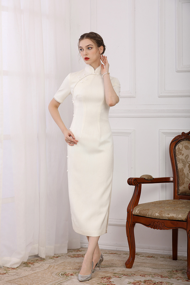 White thick satin cheongsam with Pearls