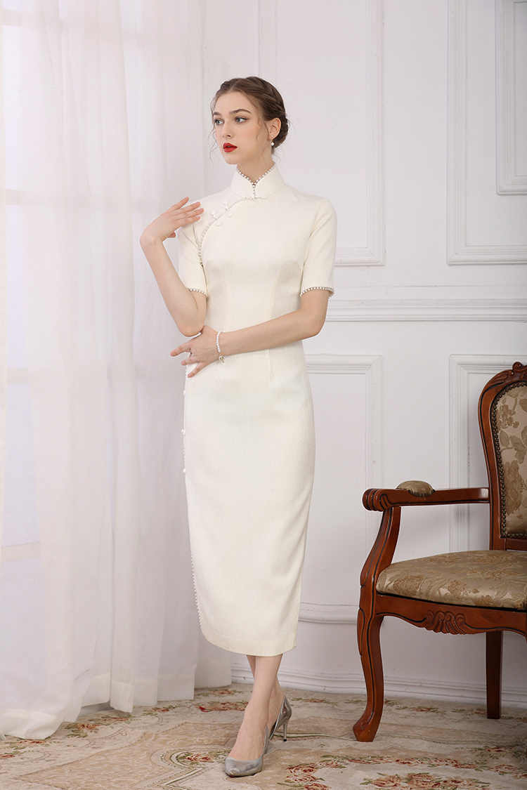 White thick satin cheongsam with Pearls