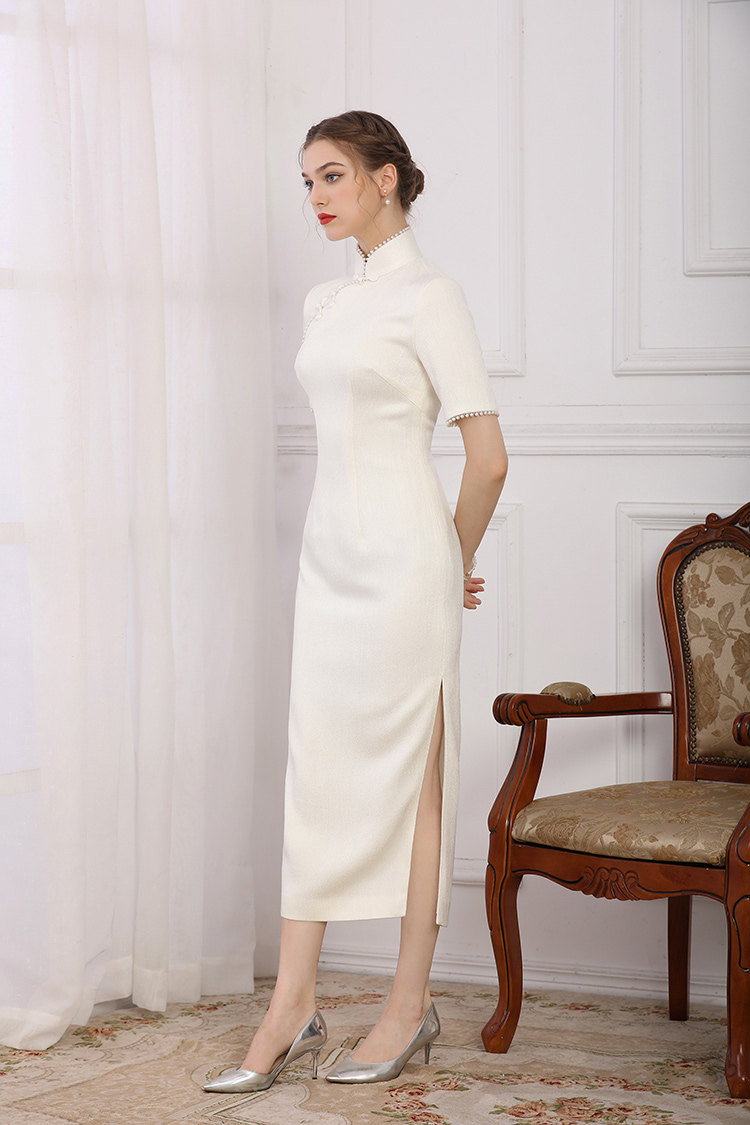 White thick satin cheongsam with Pearls