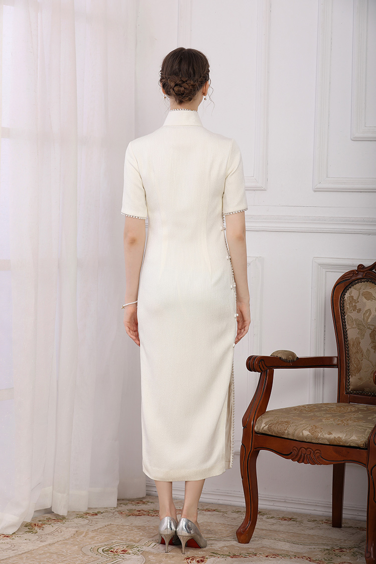 White thick satin cheongsam with Pearls