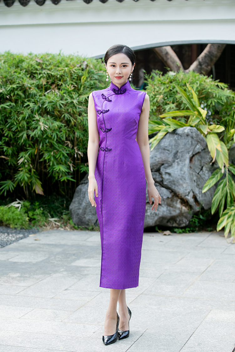 Light purple long cheongsam dress with a front slit