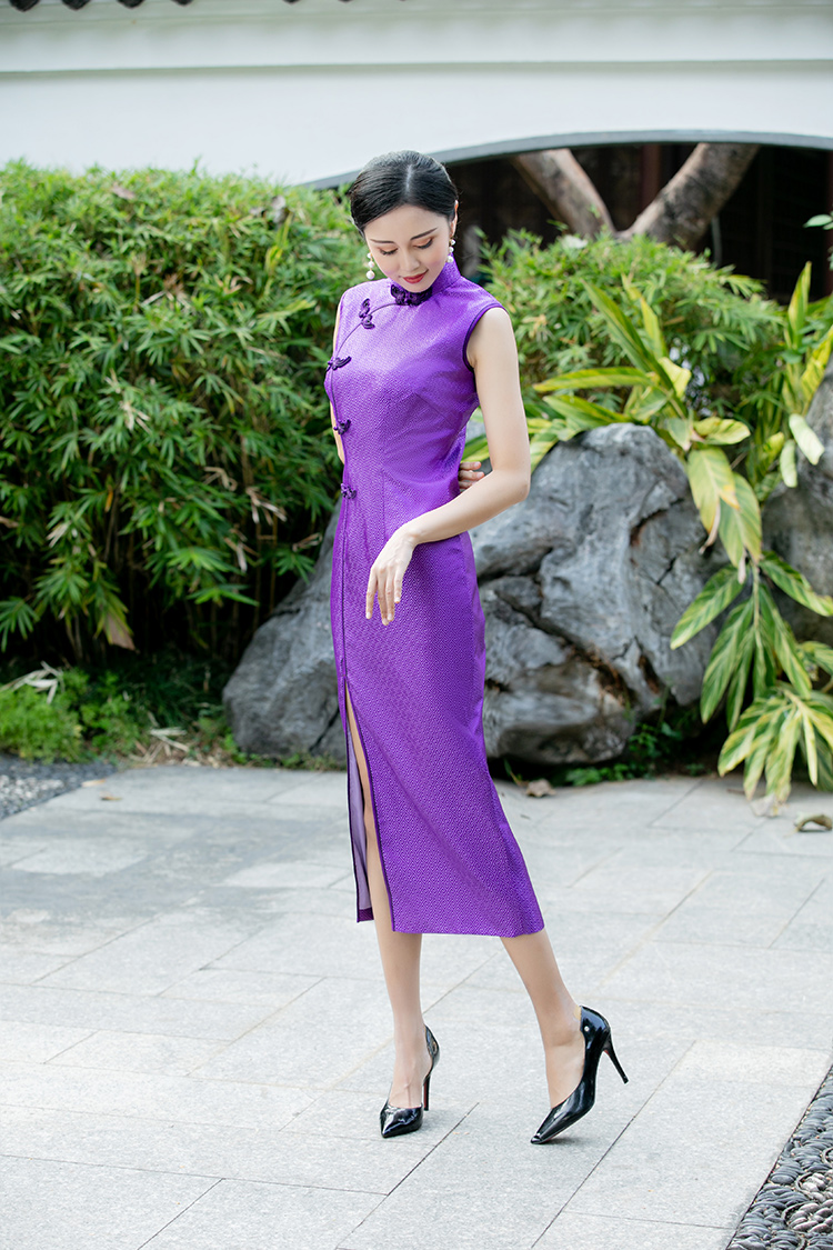 Light purple long cheongsam dress with a front slit