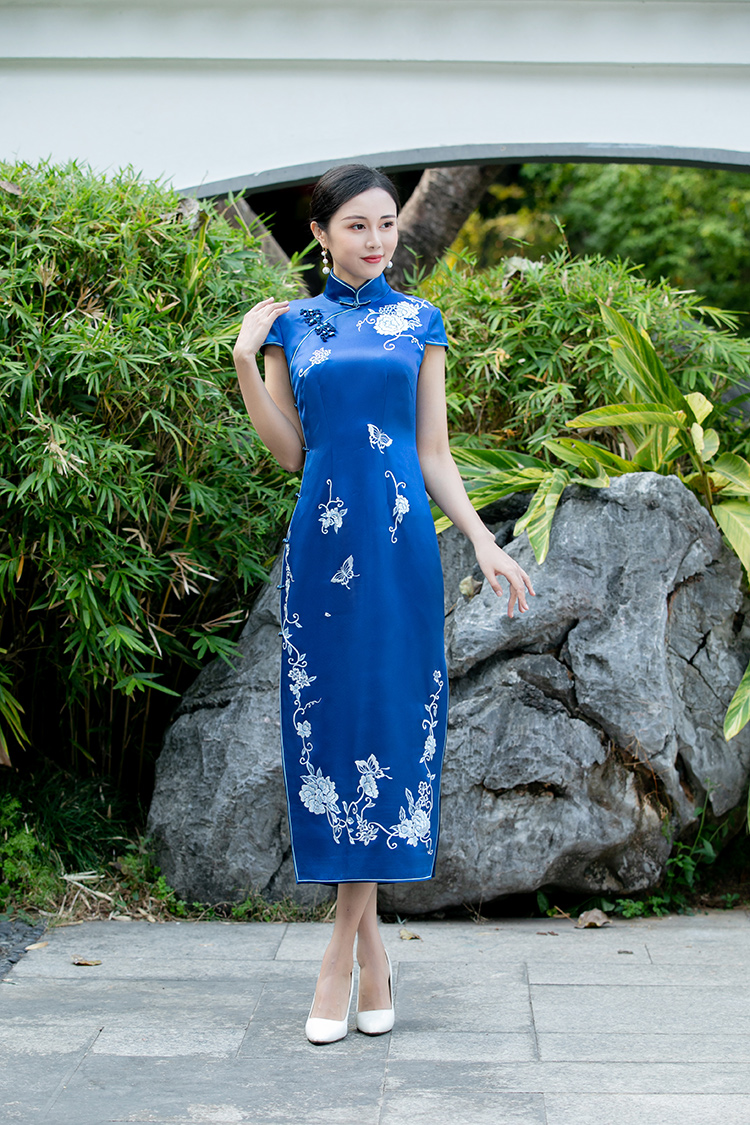 Blue cheongsam dress with embroidery Blue cheongsam dress with embroidery