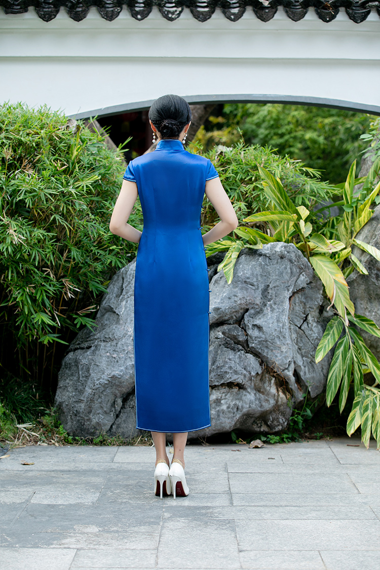 Blue cheongsam dress with embroidery