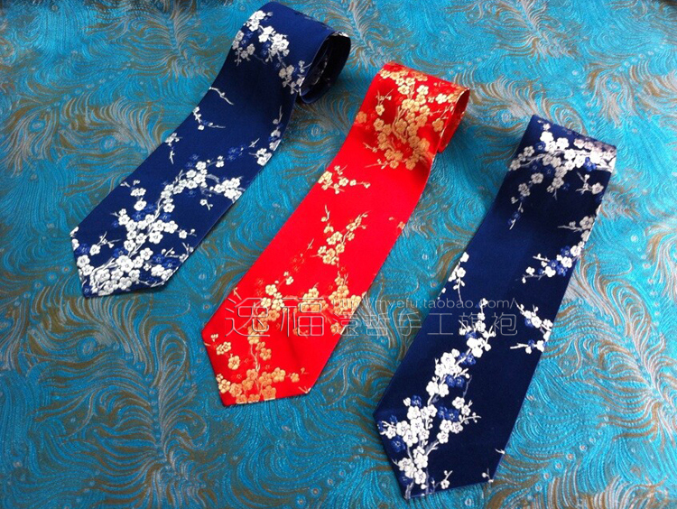 Custom-made Man's tie red color