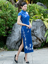 Blue cheongsam dress with embroidery